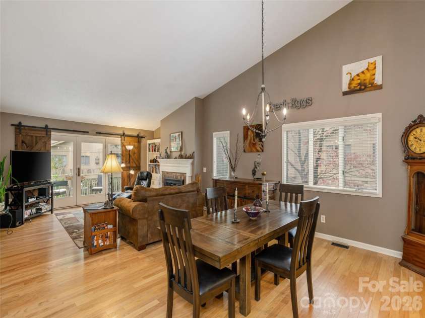 606 Red Oak Drive, Hendersonville, NC 28791.  MLS# CAR4317264, YatesRealty ID 19646. Large dining area with cathedral ceilings