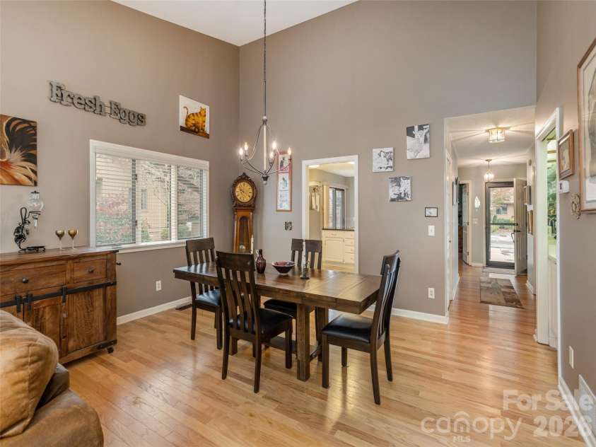 606 Red Oak Drive, Hendersonville, NC 28791.  MLS# CAR4317264, YatesRealty ID 19646. Large dining area with easy access to the kitchen