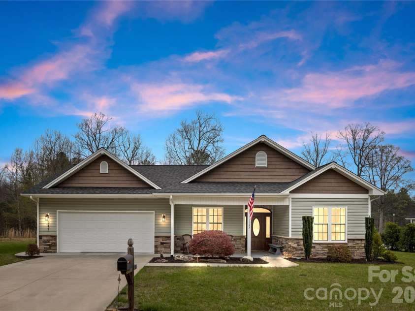 1123 King George Court, Lenoir, NC 28645.  MLS# CAR4363384, YatesRealty ID 19647. 