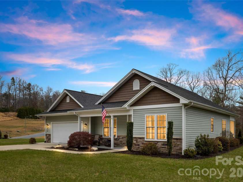 1123 King George Court, Lenoir, NC 28645.  MLS# CAR4363384, YatesRealty ID 19647. 