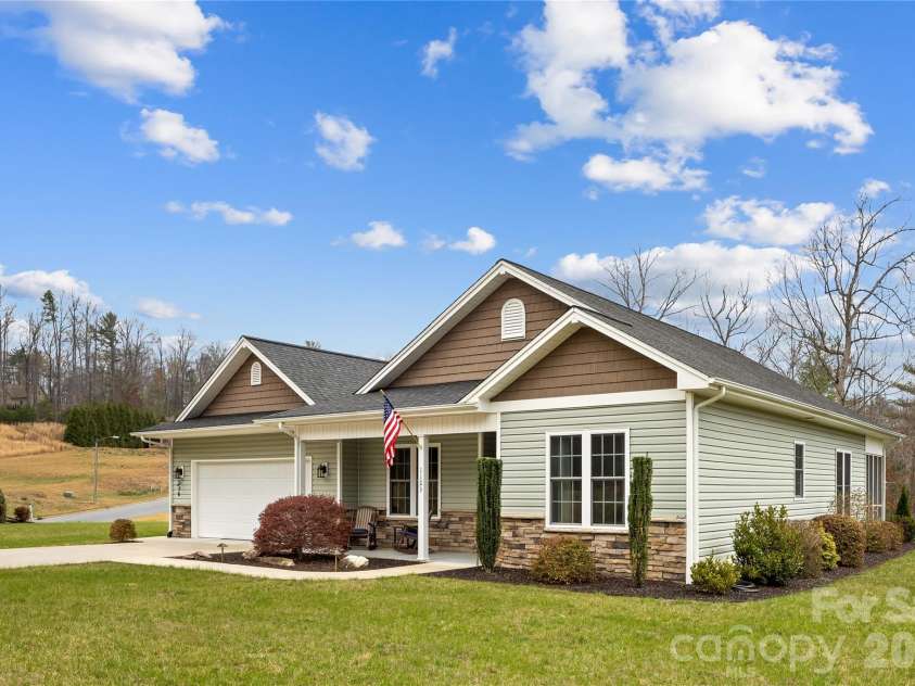 1123 King George Court, Lenoir, NC 28645.  MLS# CAR4363384, YatesRealty ID 19647. 