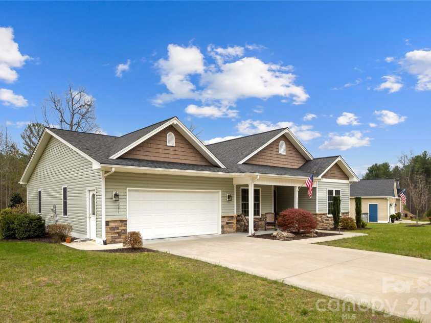 1123 King George Court, Lenoir, NC 28645.  MLS# CAR4363384, YatesRealty ID 19647. 