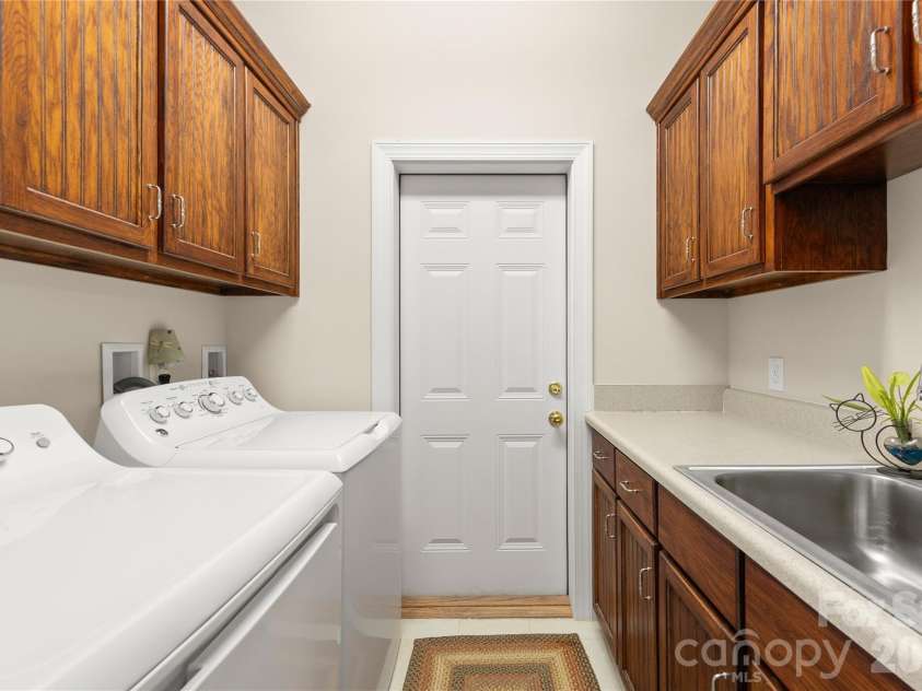 1123 King George Court, Lenoir, NC 28645.  MLS# CAR4363384, YatesRealty ID 19647. 