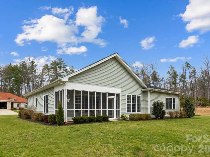 1123 King George Court, Lenoir, NC 28645.  MLS# CAR4363384, YatesRealty ID 19647. 