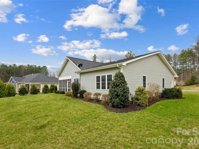 1123 King George Court, Lenoir, NC 28645.  MLS# CAR4363384, YatesRealty ID 19647. 