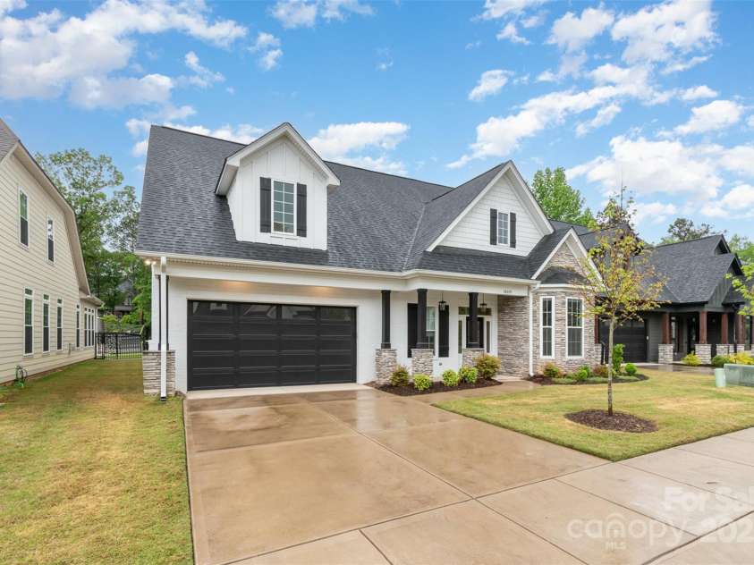 14119 Shelburne Village Drive, Charlotte, NC 28278.  MLS# CAR4251545, YatesRealty ID 19647. 