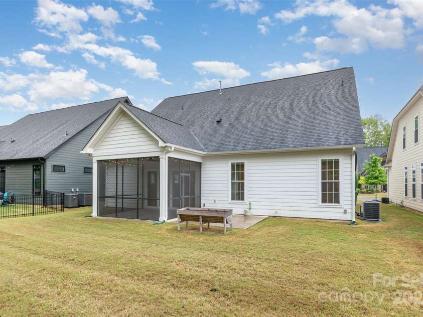 14119 Shelburne Village Drive, Charlotte, NC 28278.  MLS# CAR4251545, YatesRealty ID 19647. 