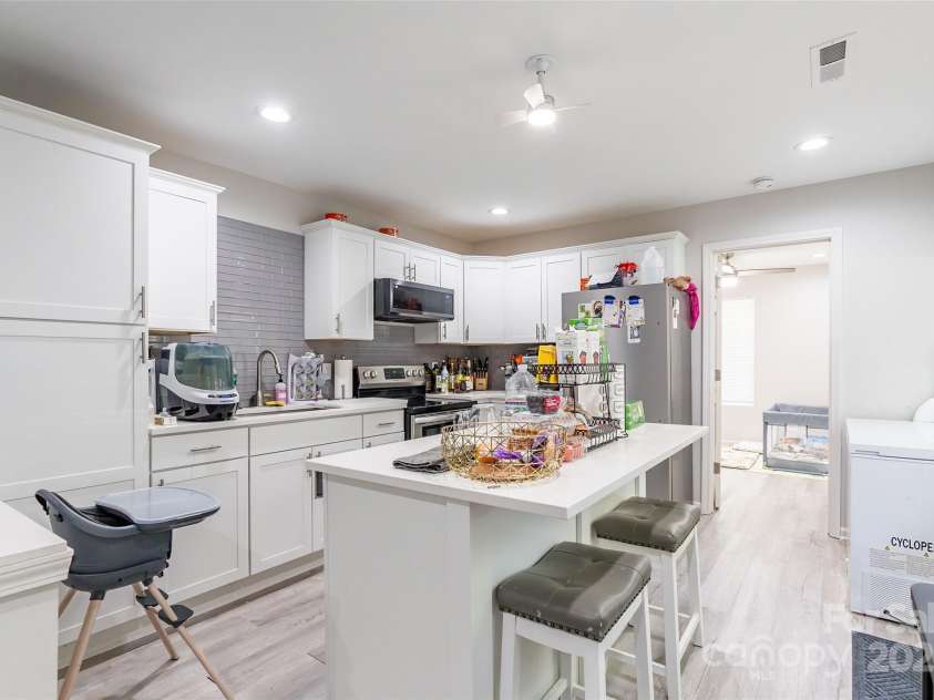 211 Mcneely Avenue, Mooresville, NC 28115.  MLS# CAR4257537, YatesRealty ID 19648. 