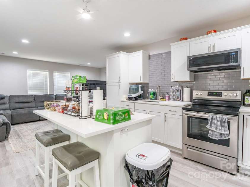 211 Mcneely Avenue, Mooresville, NC 28115.  MLS# CAR4257537, YatesRealty ID 19648. 