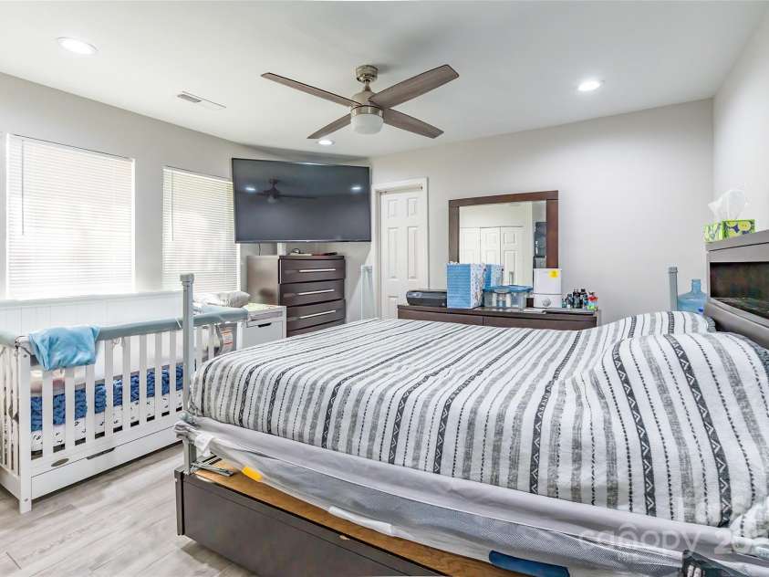 211 Mcneely Avenue, Mooresville, NC 28115.  MLS# CAR4257537, YatesRealty ID 19648. 