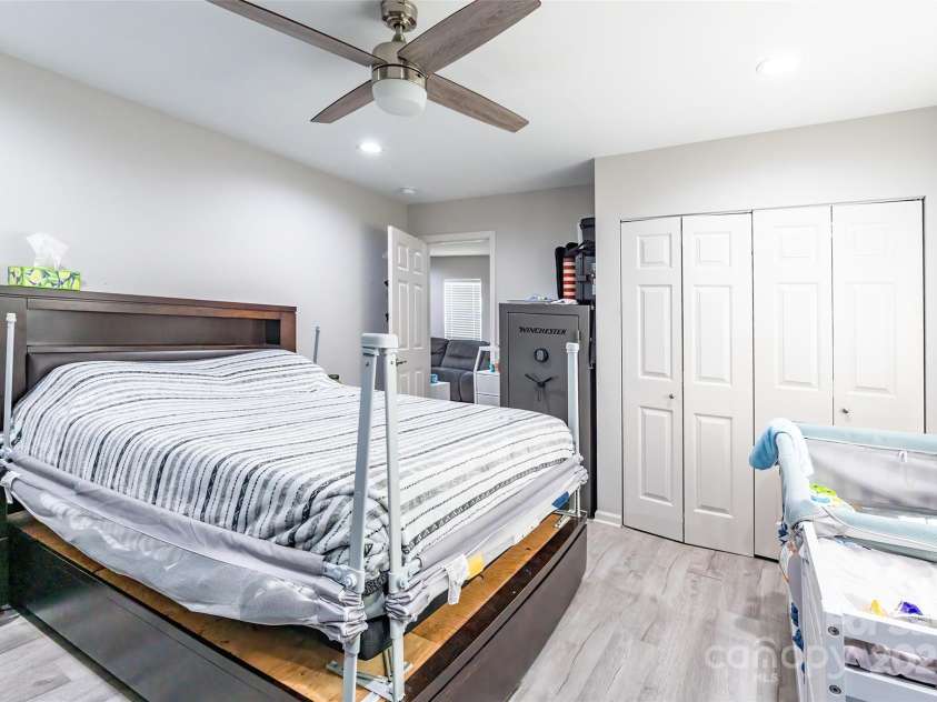 211 Mcneely Avenue, Mooresville, NC 28115.  MLS# CAR4257537, YatesRealty ID 19648. 