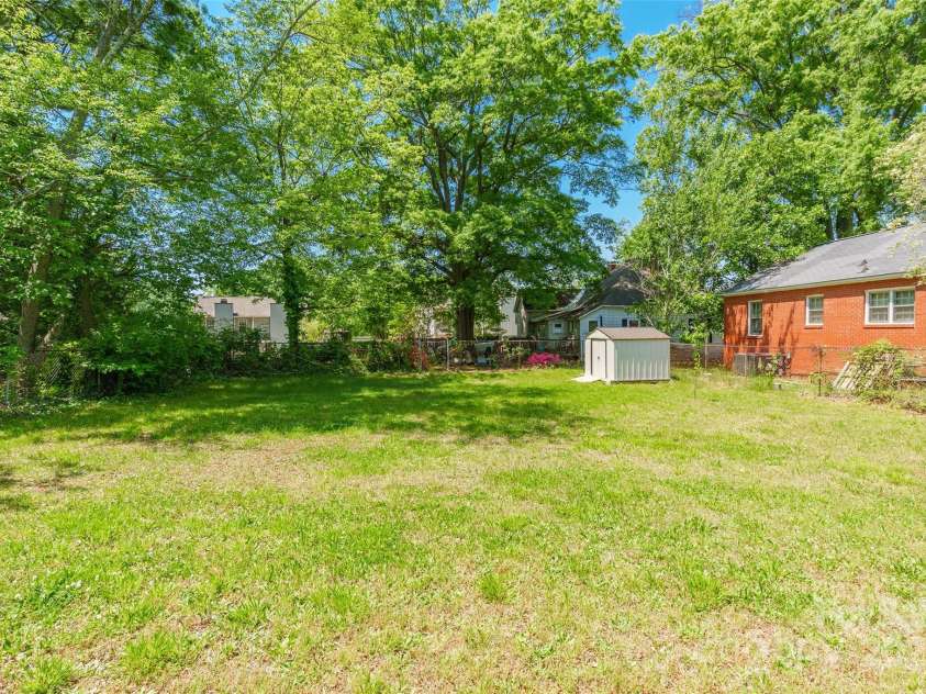 211 Mcneely Avenue, Mooresville, NC 28115.  MLS# CAR4257537, YatesRealty ID 19648. 