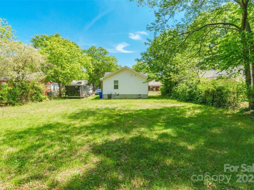 211 Mcneely Avenue, Mooresville, NC 28115.  MLS# CAR4257537, YatesRealty ID 19648. 