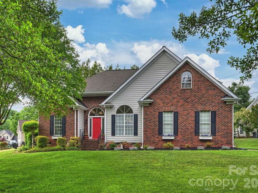 13827 Lymington Court, Mint Hill, NC 28227.  MLS# CAR4373963, YatesRealty ID 19649. 