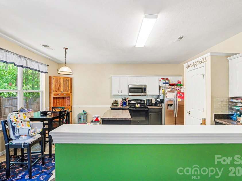 8142 Rolling Meadows Lane, Huntersville, NC 28078.  MLS# CAR4372768, YatesRealty ID 19655. 