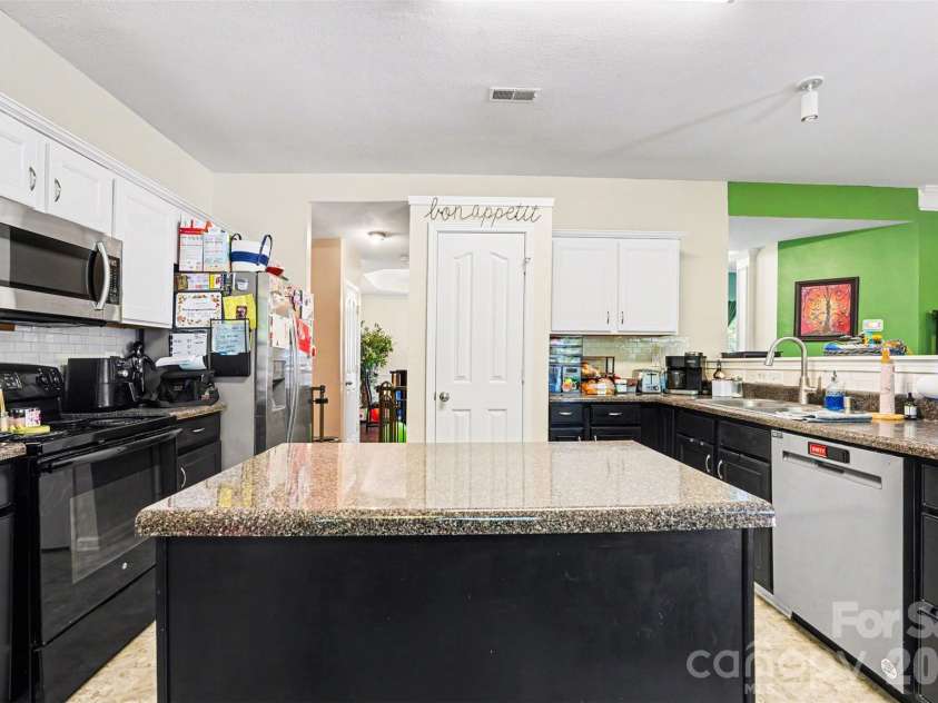 8142 Rolling Meadows Lane, Huntersville, NC 28078.  MLS# CAR4372768, YatesRealty ID 19655. 
