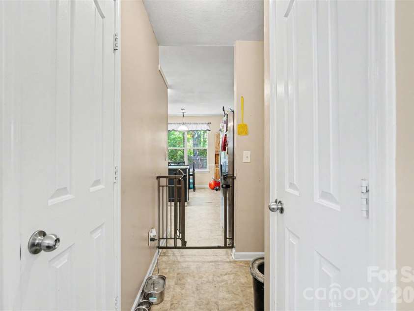 8142 Rolling Meadows Lane, Huntersville, NC 28078.  MLS# CAR4372768, YatesRealty ID 19655. 