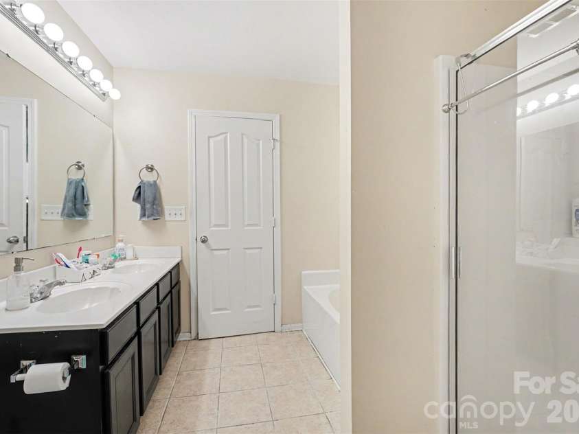 8142 Rolling Meadows Lane, Huntersville, NC 28078.  MLS# CAR4372768, YatesRealty ID 19655. 