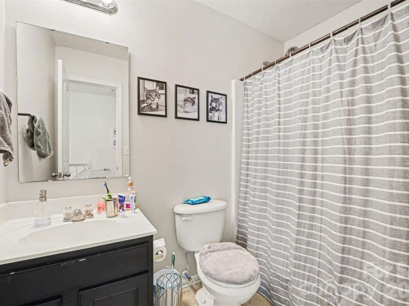 8142 Rolling Meadows Lane, Huntersville, NC 28078.  MLS# CAR4372768, YatesRealty ID 19655. 