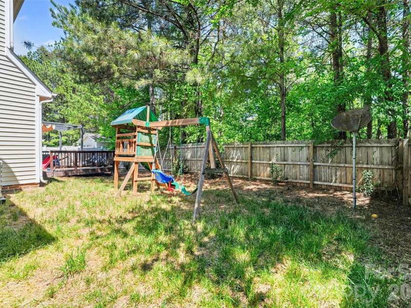 8142 Rolling Meadows Lane, Huntersville, NC 28078.  MLS# CAR4372768, YatesRealty ID 19655. 