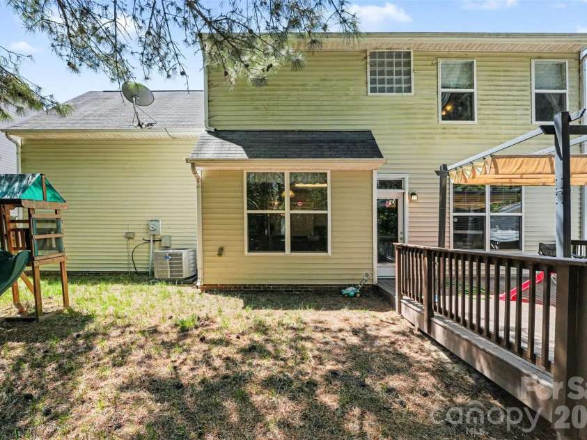 8142 Rolling Meadows Lane, Huntersville, NC 28078.  MLS# CAR4372768, YatesRealty ID 19655. 