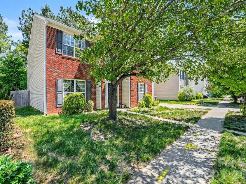 8142 Rolling Meadows Lane, Huntersville, NC 28078.  MLS# CAR4372768, YatesRealty ID 19655. 