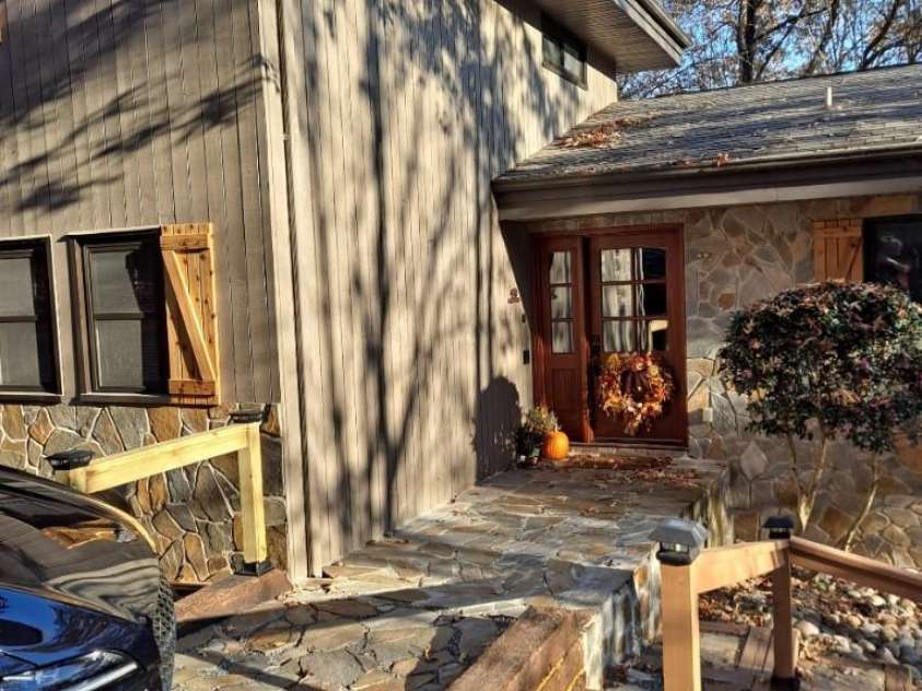 394 Jonathan Lane, Lake Lure, NC 28746.  MLS# CAR4366415, YatesRealty ID 19657. 