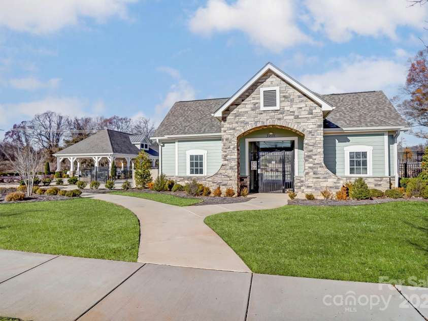 11034 Engelmann Lane, Charlotte, NC 28269.  MLS# CAR4267363, YatesRealty ID 19658. 