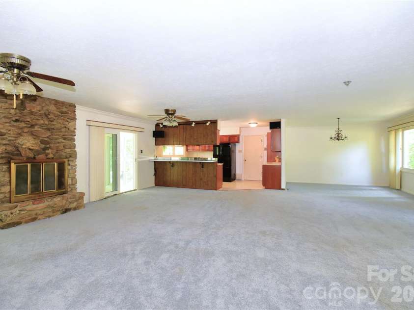 88 Botany Drive, Asheville, NC 28805.  MLS# CAR4378766, YatesRealty ID 19659. 
