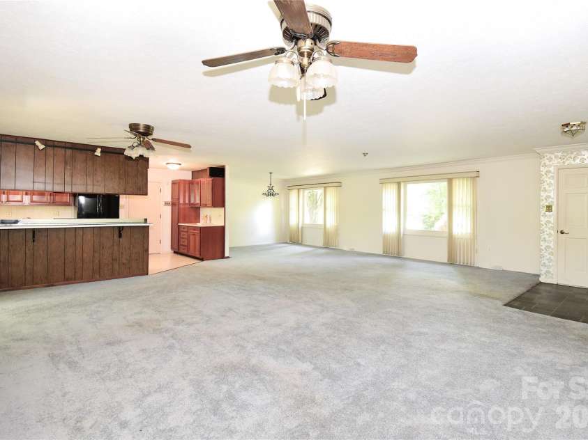 88 Botany Drive, Asheville, NC 28805.  MLS# CAR4378766, YatesRealty ID 19659. 