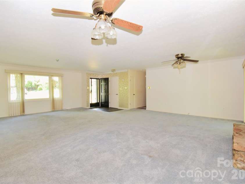 88 Botany Drive, Asheville, NC 28805.  MLS# CAR4378766, YatesRealty ID 19659. 