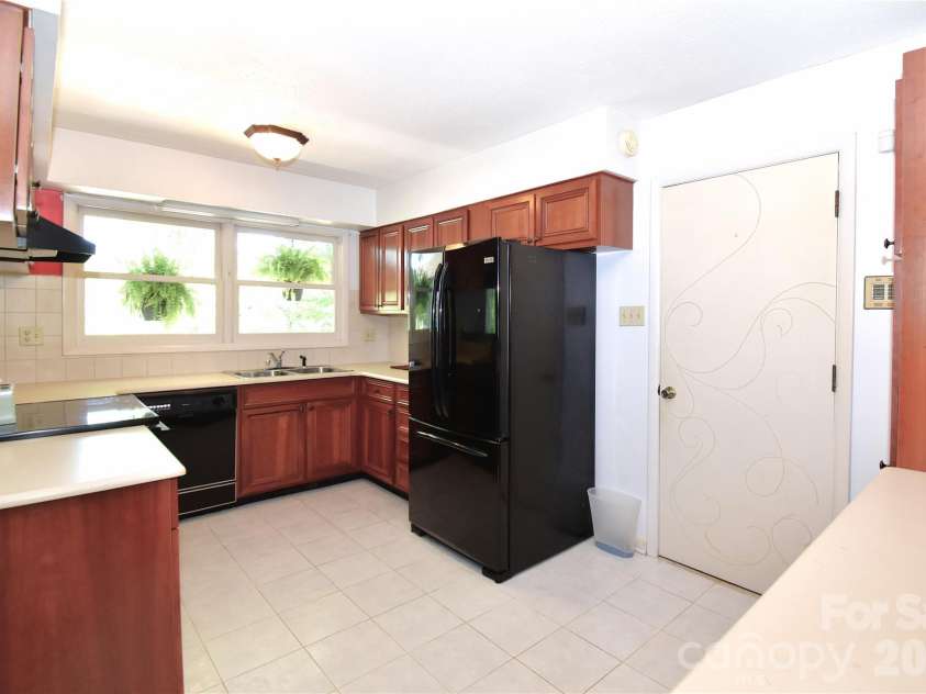 88 Botany Drive, Asheville, NC 28805.  MLS# CAR4378766, YatesRealty ID 19659. 