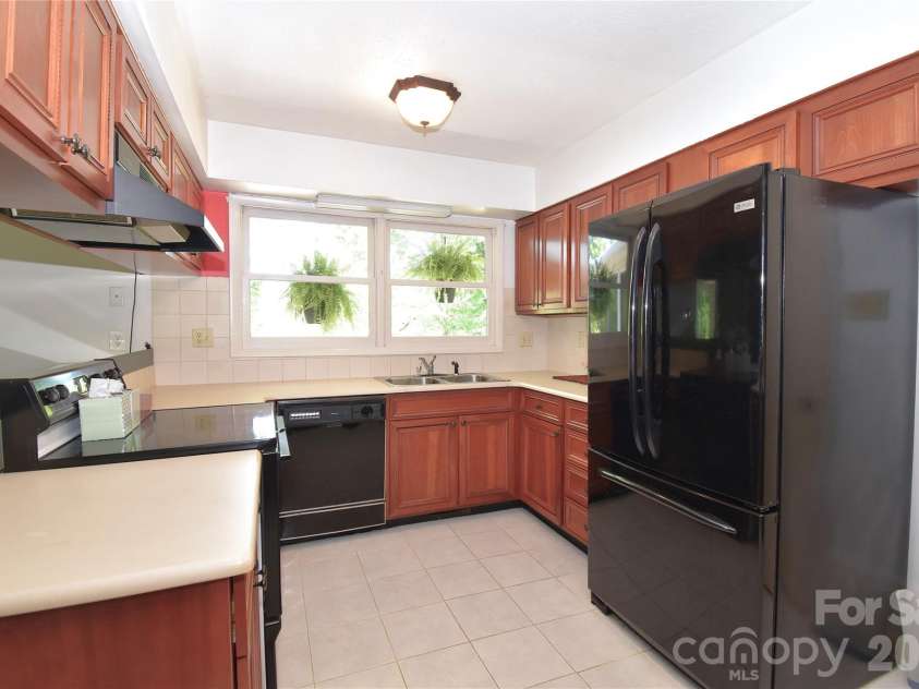 88 Botany Drive, Asheville, NC 28805.  MLS# CAR4378766, YatesRealty ID 19659. 