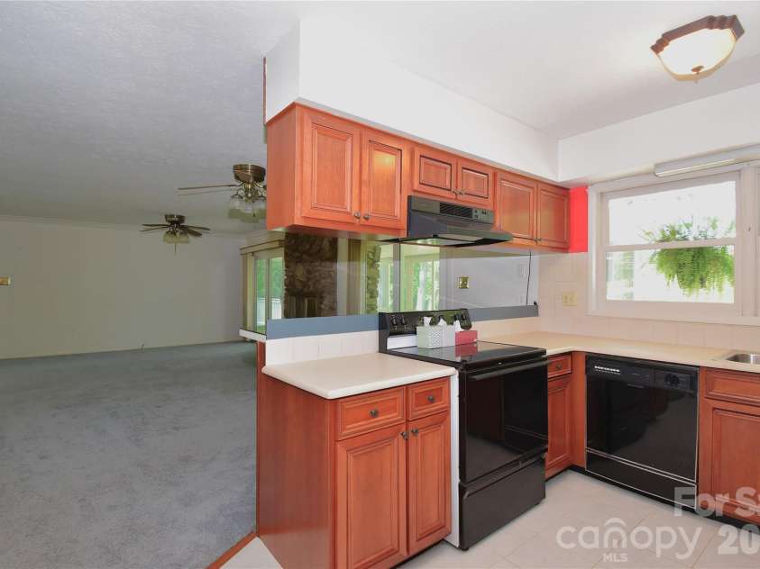 88 Botany Drive, Asheville, NC 28805.  MLS# CAR4378766, YatesRealty ID 19659. 