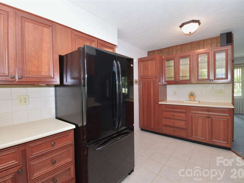 88 Botany Drive, Asheville, NC 28805.  MLS# CAR4378766, YatesRealty ID 19659. 