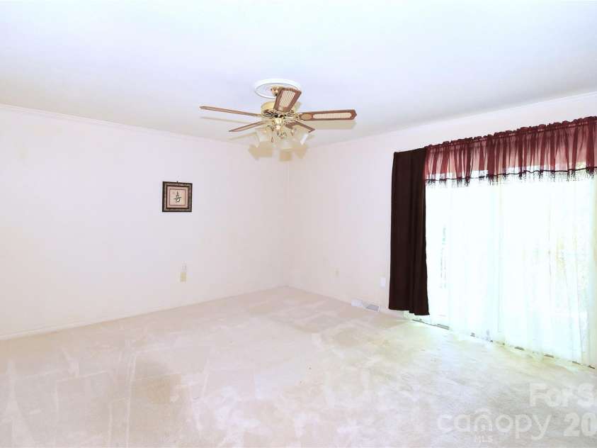 88 Botany Drive, Asheville, NC 28805.  MLS# CAR4378766, YatesRealty ID 19659. 