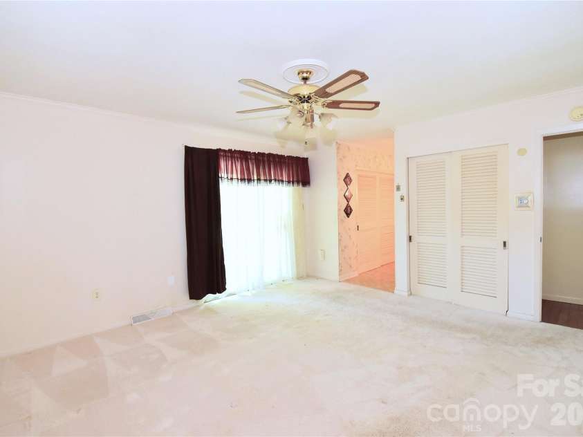 88 Botany Drive, Asheville, NC 28805.  MLS# CAR4378766, YatesRealty ID 19659. 
