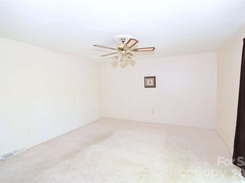 88 Botany Drive, Asheville, NC 28805.  MLS# CAR4378766, YatesRealty ID 19659. 