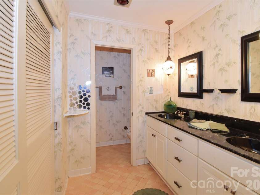 88 Botany Drive, Asheville, NC 28805.  MLS# CAR4378766, YatesRealty ID 19659. 