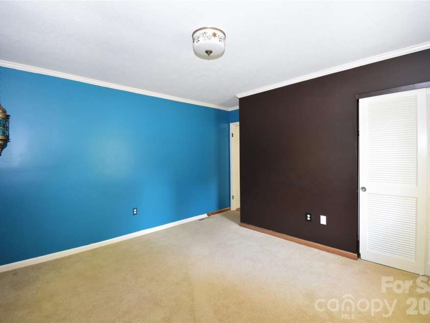 88 Botany Drive, Asheville, NC 28805.  MLS# CAR4378766, YatesRealty ID 19659. 