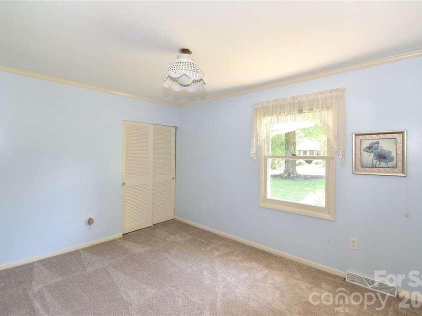 88 Botany Drive, Asheville, NC 28805.  MLS# CAR4378766, YatesRealty ID 19659. 