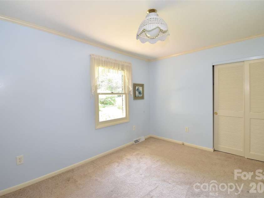 88 Botany Drive, Asheville, NC 28805.  MLS# CAR4378766, YatesRealty ID 19659. 