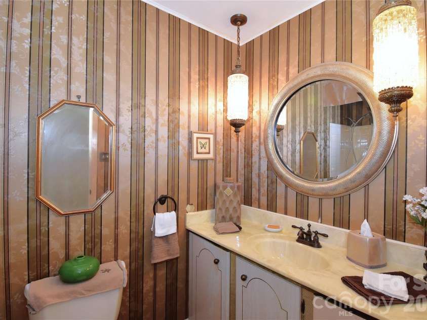 88 Botany Drive, Asheville, NC 28805.  MLS# CAR4378766, YatesRealty ID 19659. 