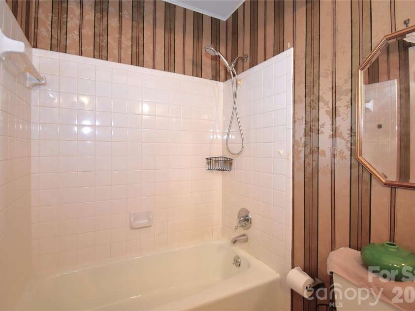 88 Botany Drive, Asheville, NC 28805.  MLS# CAR4378766, YatesRealty ID 19659. 