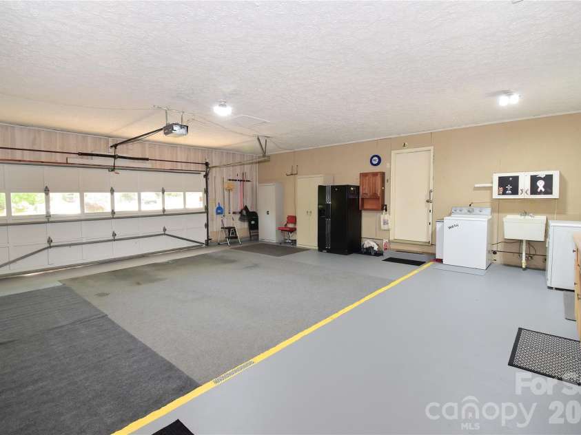 88 Botany Drive, Asheville, NC 28805.  MLS# CAR4378766, YatesRealty ID 19659. 