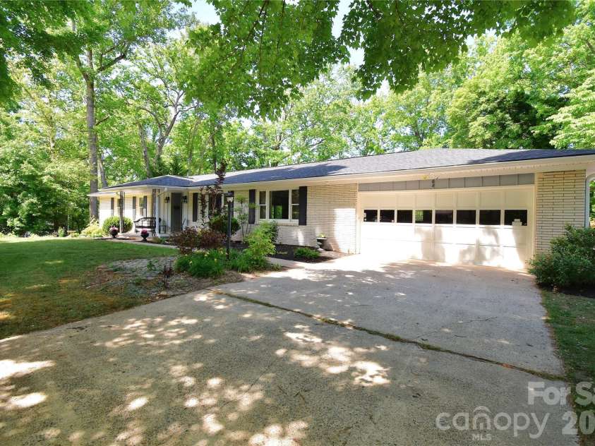 88 Botany Drive, Asheville, NC 28805.  MLS# CAR4378766, YatesRealty ID 19659. 