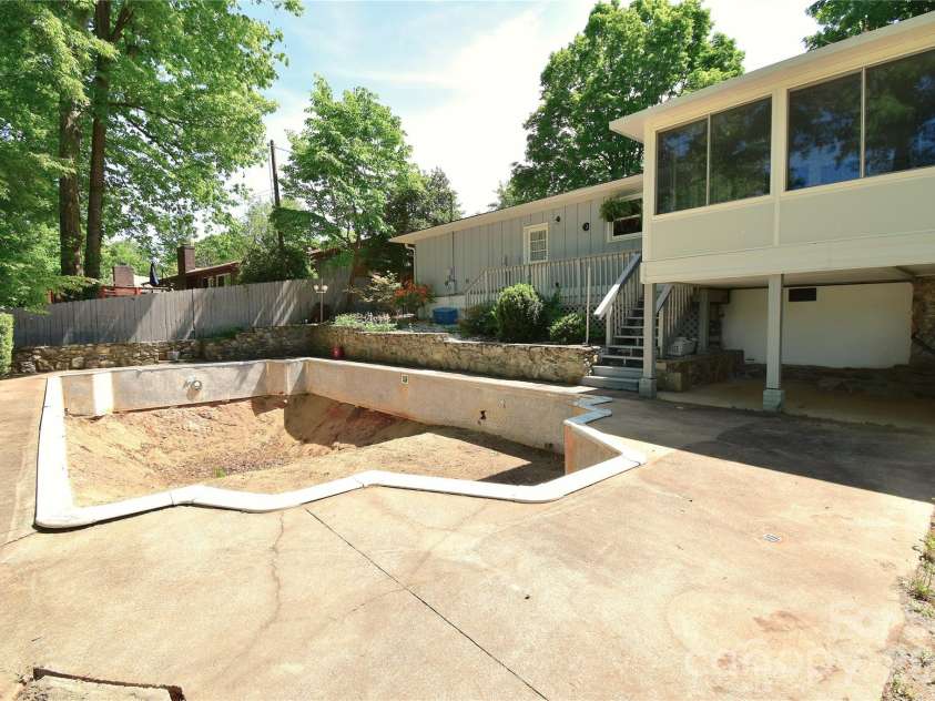 88 Botany Drive, Asheville, NC 28805.  MLS# CAR4378766, YatesRealty ID 19659. 