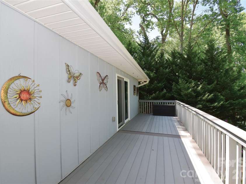 88 Botany Drive, Asheville, NC 28805.  MLS# CAR4378766, YatesRealty ID 19659. 
