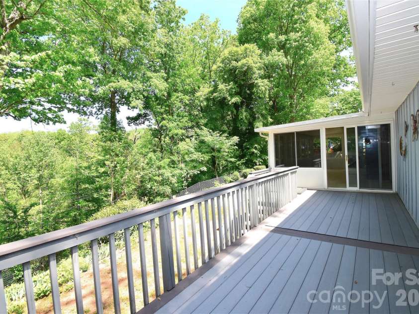 88 Botany Drive, Asheville, NC 28805.  MLS# CAR4378766, YatesRealty ID 19659. 