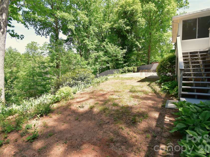 88 Botany Drive, Asheville, NC 28805.  MLS# CAR4378766, YatesRealty ID 19659. 